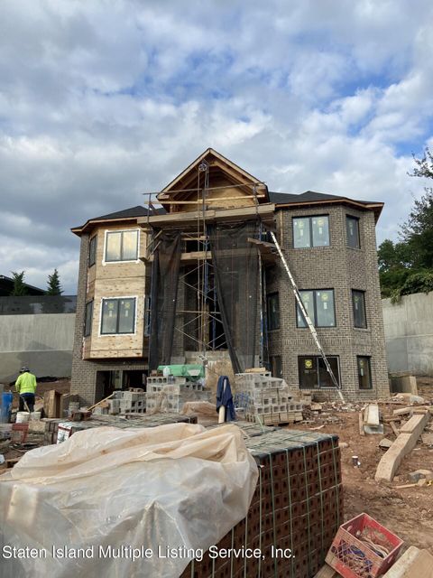 Photo of 17 Torrice Loop, Staten Island, NY 10309 (MLS # 1164674)