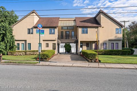 Photo of 4546 Hylan Boulevard, Staten Island, NY 10312 (MLS # 2505594)