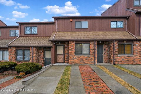 Photo of 31 Stonegate Drive, Staten Island, NY 10304 (MLS # 2600921)