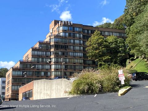 Photo of 755 Narrows Road N #401, Staten Island, NY 10304 (MLS # 1164943)