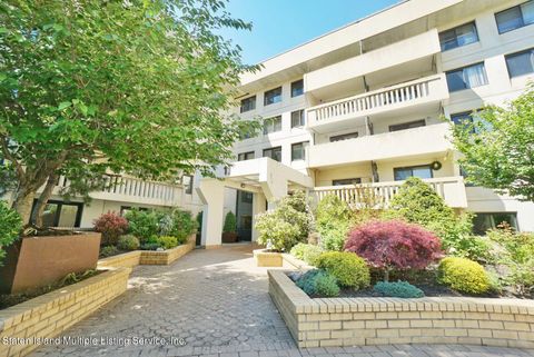 Photo of 11 Windham Loop #2kk, Staten Island, NY 10314 (MLS # 1158287)