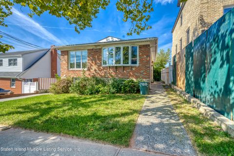 Photo of 49 Bolivar Street, Staten Island, NY 10314 (MLS # 1157864)