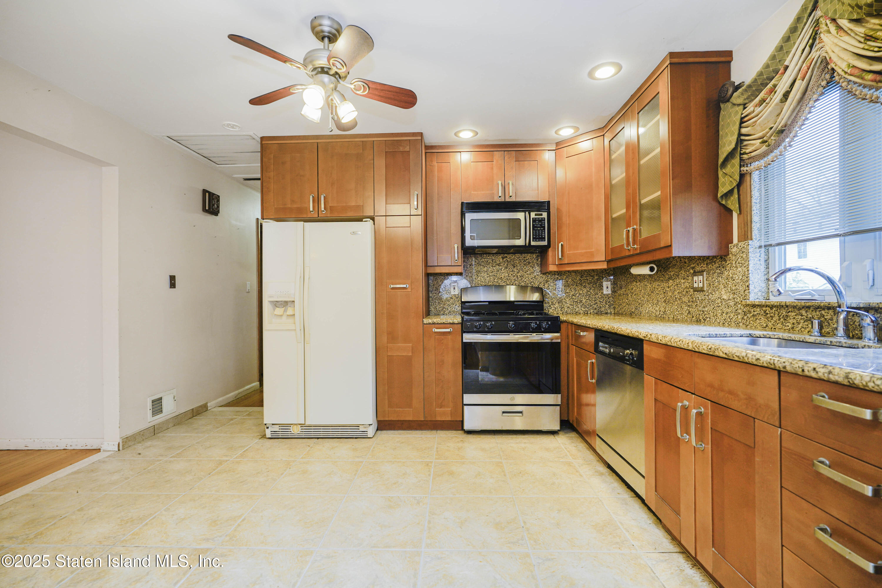 51 Fieldway Avenue, Staten Island, New York image 12