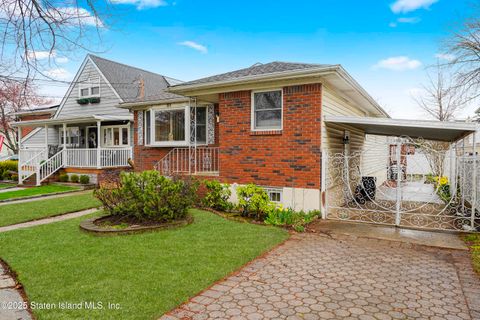 Photo of 51 Fieldway Avenue, Staten Island, NY 10308 (MLS # 2502083)