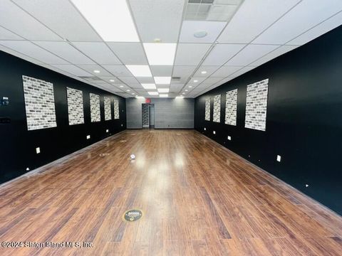 Photo of 280 New Dorp Lane, Staten Island, NY 10306 (MLS # 2404684)