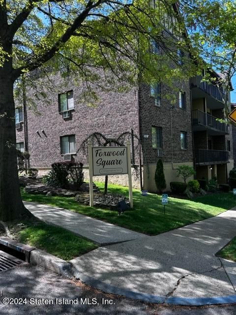 Photo of 10 Donna Court #11, Staten Island, NY 10314 (MLS # 2403605)