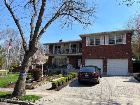 Photo of 21 Helios Place, Staten Island, NY 10309 (MLS # 1153873)