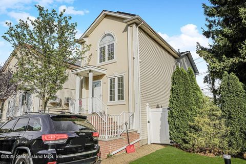 Photo of 68 Erika Loop, Staten Island, NY 10312 (MLS # 2503038)