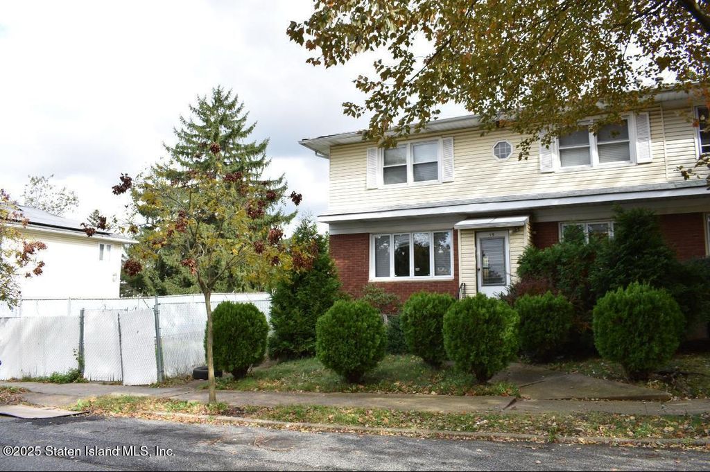 Photo of 15 Soren Street, Staten Island, NY 10314 (MLS # 2504164)