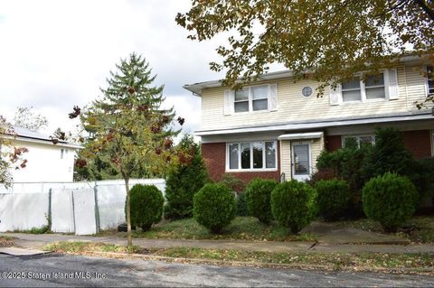 Photo of 15 Soren Street, Staten Island, NY 10314 (MLS # 2504164)