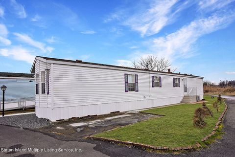 Photo of 2701 Goethals Road N #E19, Staten Island, NY 10303 (MLS # 1160329)