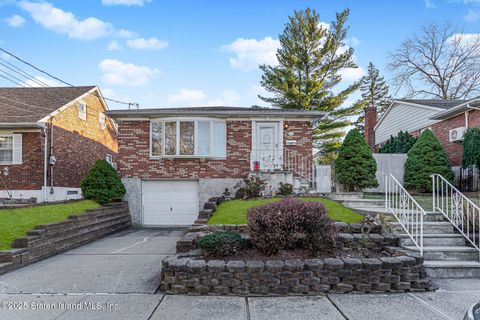 Photo of 84 Leslie Avenue, Staten Island, NY 10305 (MLS # 2507125)