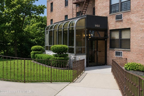 Condo For Sale - 1160 Richmond Road #7F<br/> Staten Island, NY 10304