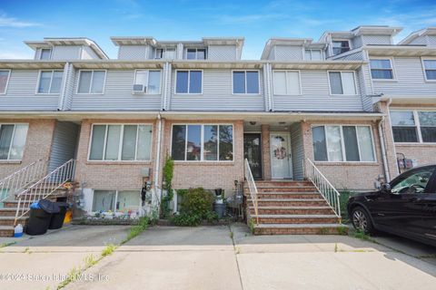 Photo of 129 Kenilworth Avenue, Staten Island, NY 10312 (MLS # 2405495)