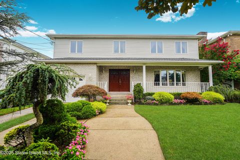 Photo of 422 Harold Avenue, Staten Island, NY 10312 (MLS # 2505192)