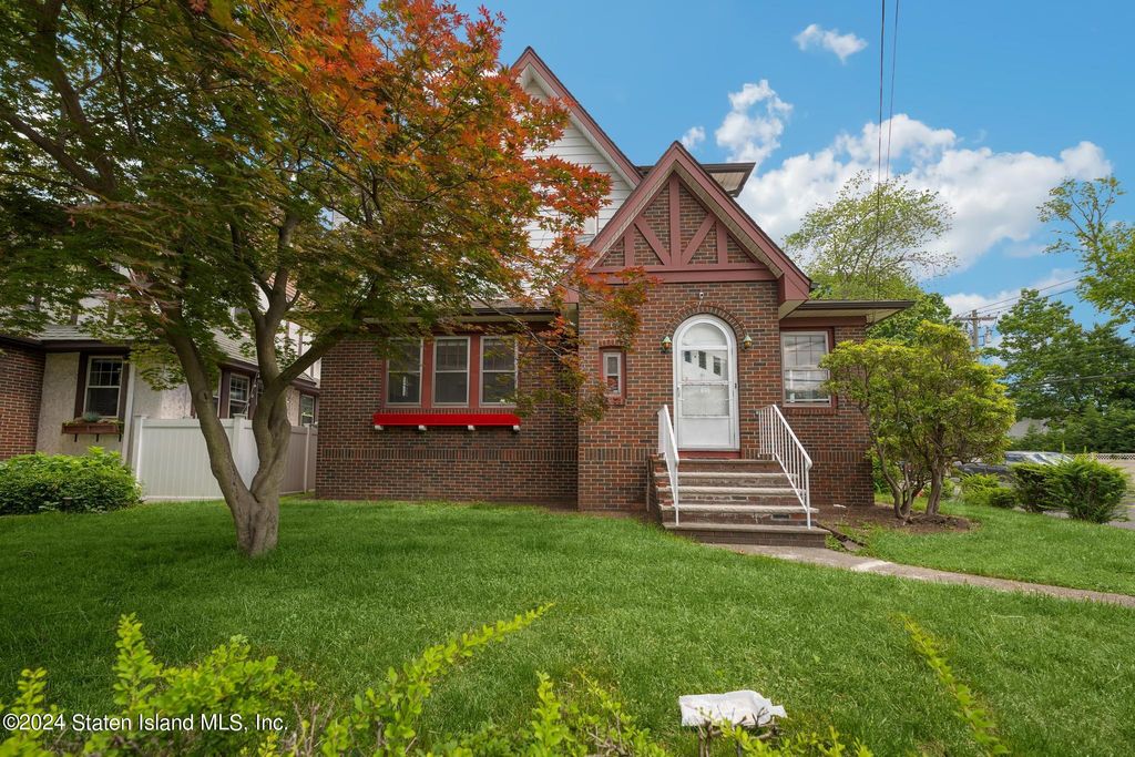 Photo of 83 Crystal Avenue Avenue, Staten Island, NY 10302 (MLS # 2402988)