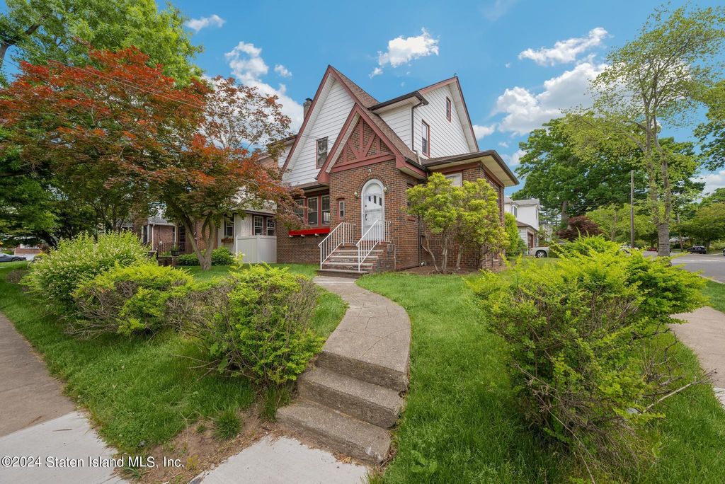 Photo of 83 Crystal Avenue Avenue, Staten Island, NY 10302 (MLS # 2402988)