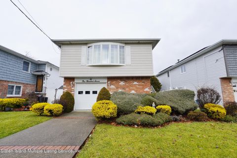 Photo of 107 Augusta Avenue, Staten Island, NY 10312 (MLS # 2400140)