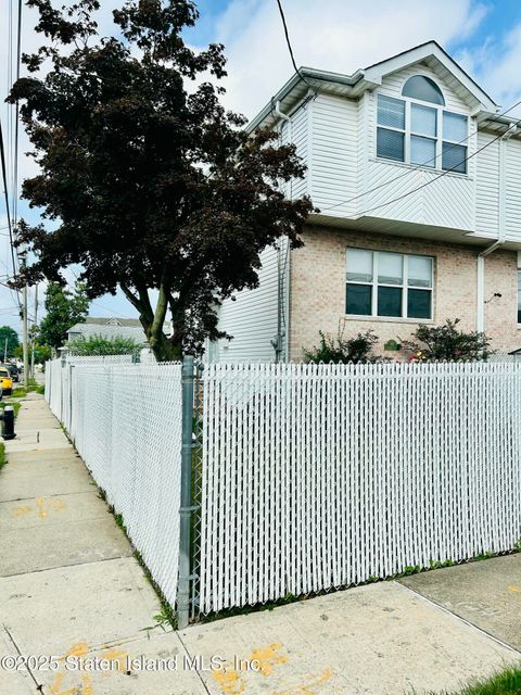 Photo of 104 Oberlin Street, Staten Island, NY 10305 (MLS # 2503047)