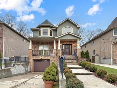 Photo of 115 Madsen Avenue, Staten Island, NY 10309 (MLS # 2400548)