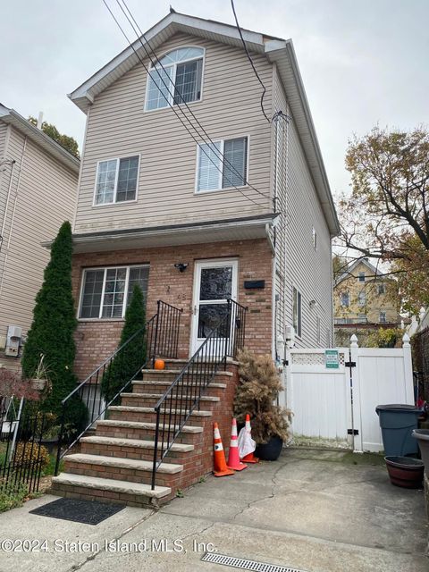 Photo of 48 Layton Ave Ave, Staten Island, NY 10301 (MLS # 2406357)