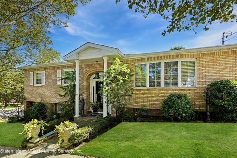 Photo of 146 Rome Avenue, Staten Island, NY 10304 (MLS # 1164377)