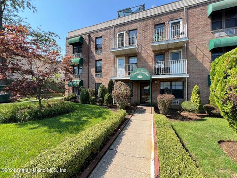 Photo of 490 Clove Road #1e, Staten Island, NY 10310 (MLS # 2404533)