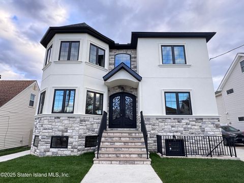 Photo of 128 Winchester Avenue, Staten Island, NY 10312 (MLS # 2502068)