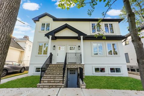 Photo of 233 Edgegrove Avenue, Staten Island, NY 10312 (MLS # 1164330)