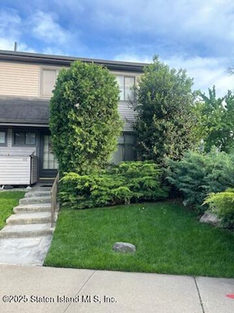 Photo of 44 Charleston Avenue, Staten Island, NY 10309 (MLS # 2502673)