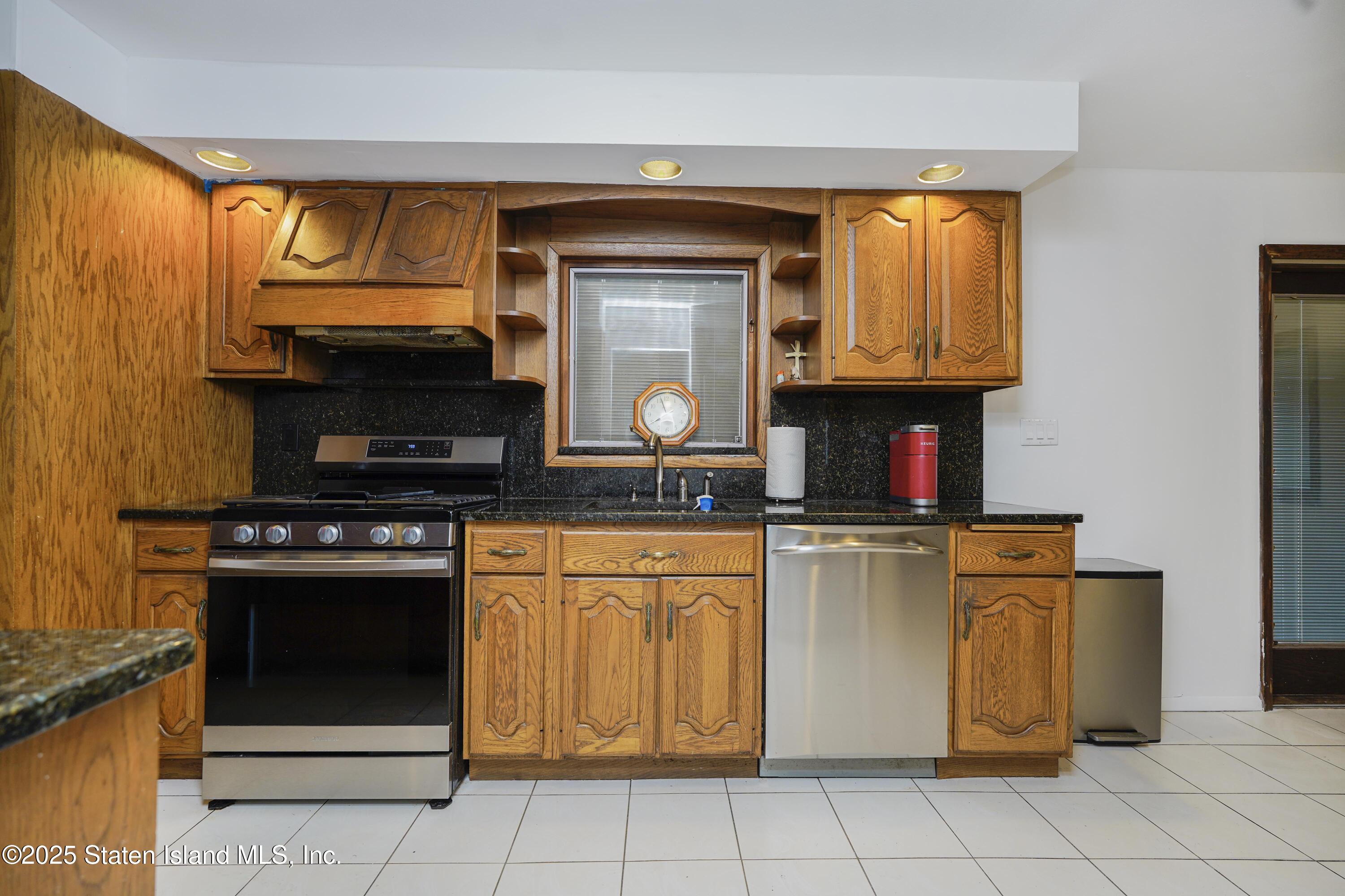 192 Ramapo Avenue, Staten Island, New York image 4