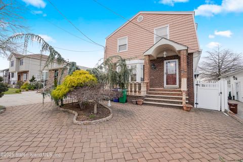 Photo of 192 Ramapo Avenue, Staten Island, NY 10309 (MLS # 2501624)