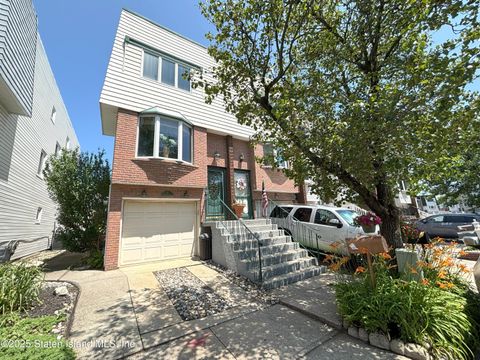 Photo of 15 Mimosa Lane, Staten Island, NY 10312 (MLS # 2503626)