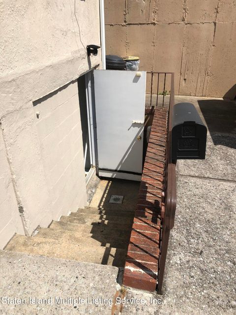 Photo of 15 Allendale Road, Staten Island, NY 10305 (MLS # 1156398)