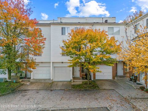 Photo of 42 Amanda Court, Staten Island, NY 10312 (MLS # 2506367)