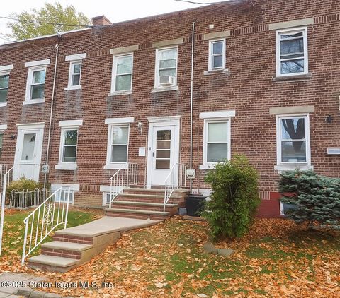 Photo of 80 Kemball Avenue, Staten Island, NY 10314 (MLS # 2506244)