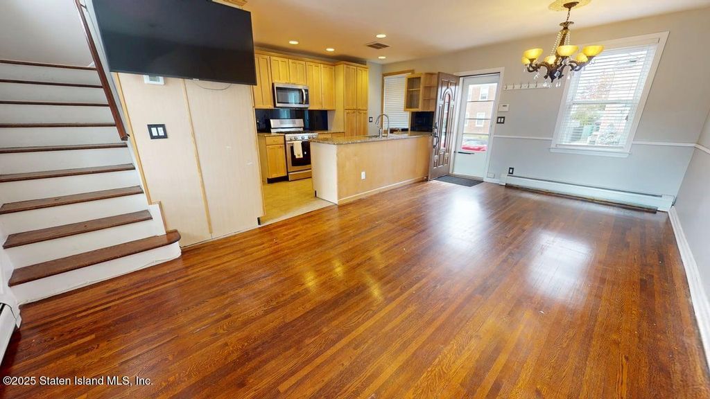 Photo of 80 Kemball Avenue, Staten Island, NY 10314 (MLS # 2506244)