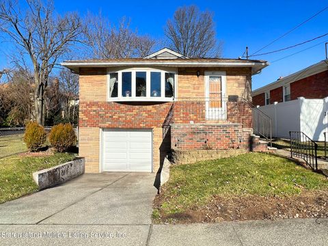 Photo of 157 Dixon Avenue, Staten Island, NY 10303 (MLS # 1159700)