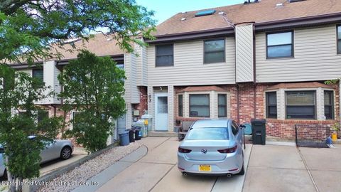 Photo of 63 Hammock Lane, Staten Island, NY 10312 (MLS # 1162929)