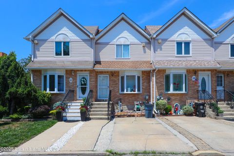 Photo of 42 Westport Lane, Staten Island, NY 10314 (MLS # 2503962)