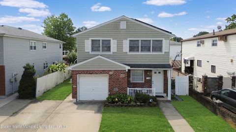 Photo of 358 Lamoka Avenue, Staten Island, NY 10312 (MLS # 1165687)