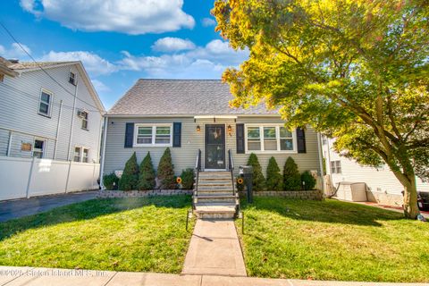 Photo of 86 Clermont Place, Staten Island, NY 10314 (MLS # 2505908)