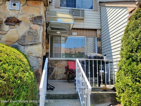 Photo of 15 Tiger Court, Staten Island, NY 10314 (MLS # 1163051)
