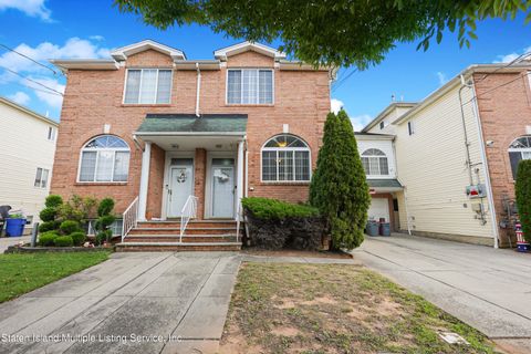 Photo of 30 Borman Avenue, Staten Island, NY 10314 (MLS # 1163534)