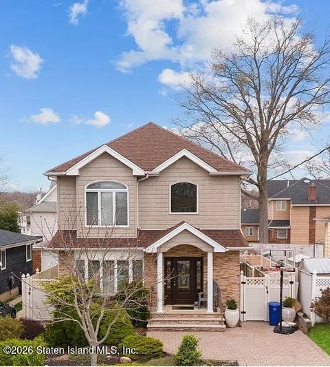 Photo of 143 Wolverine Street, Staten Island, NY 10306 (MLS # 2600978)
