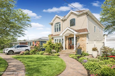 Photo of 143 Wolverine Street, Staten Island, NY 10306 (MLS # 2600978)