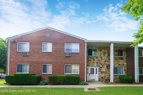 Photo of 15 Gadsen Place #1d, Staten Island, NY 10314 (MLS # 2403479)