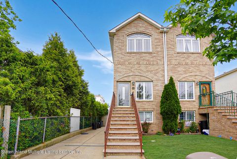 Photo of 315 Roma Avenue, Staten Island, NY 10306 (MLS # 1162320)