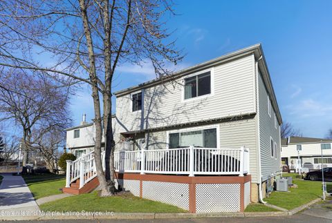 Photo of 4482 Caswell Avenue, Staten Island, NY 10314 (MLS # 2400196)