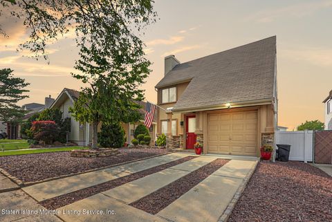 Photo of 14 Forrestal Avenue, Staten Island, NY 10312 (MLS # 1162871)